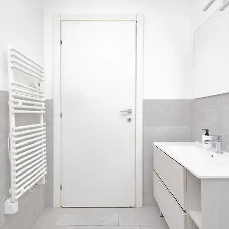 T21 Apartment